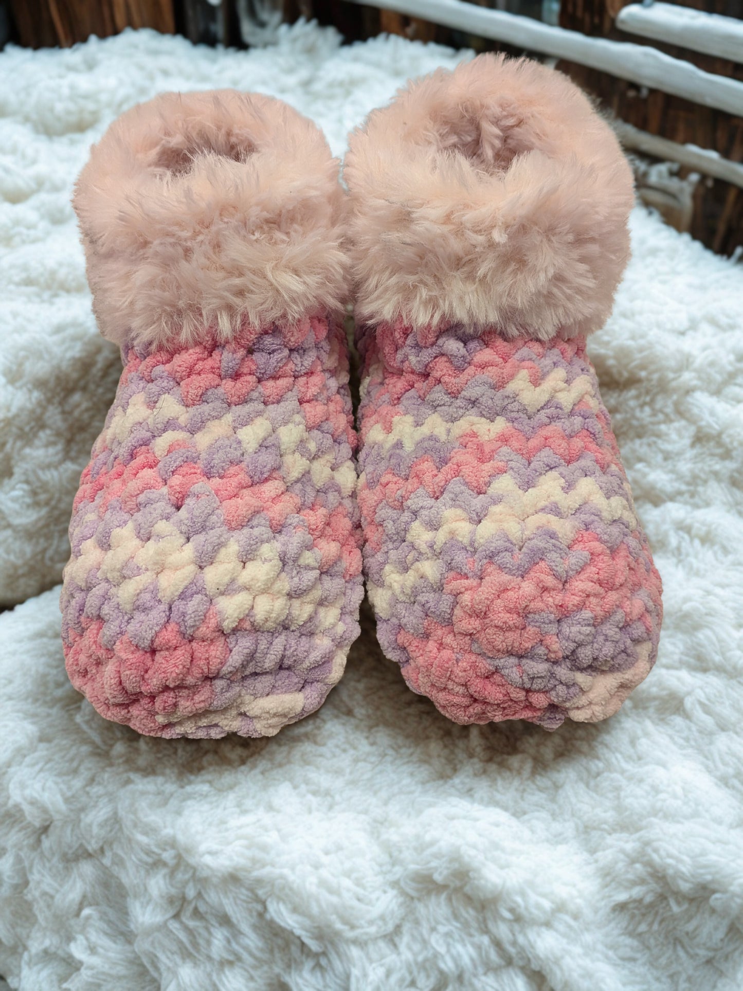 Fuzzy Slippers with Faux Fur